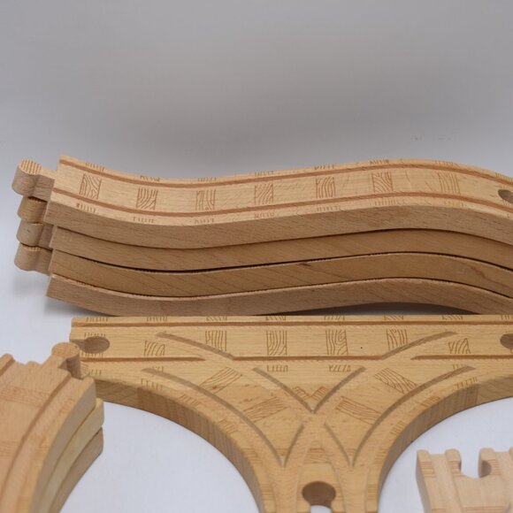 Lot of 40 Genuine Thomas Wooden Tracks Railway Trains Ascending Switch Curved - Picture 3 of 11